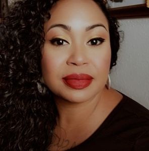 Meet your Posher, Dana